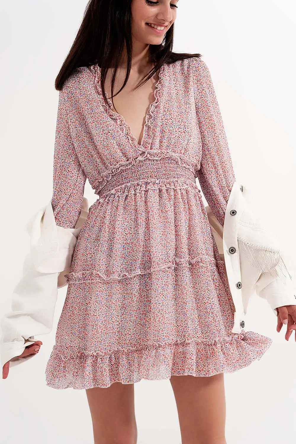 Robe patineuse courte style cache cœur à devant froncé avec manches longues imprimé fleurs rose - Vestidos