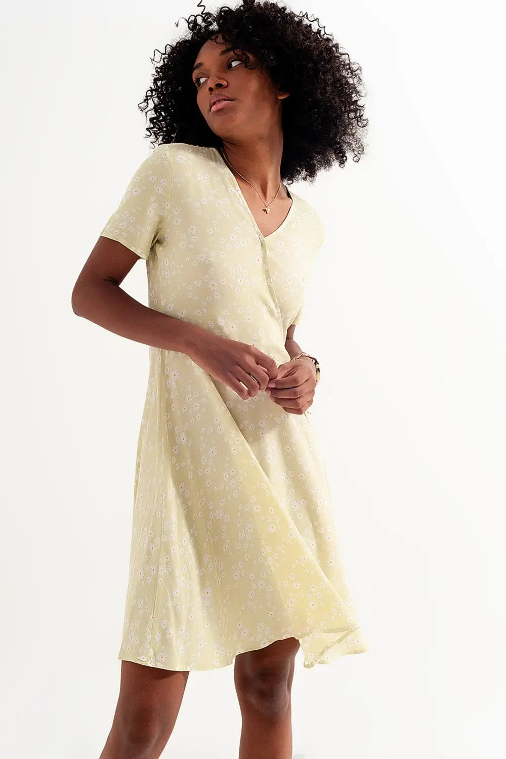 Robe portefeuille courte à imprimé marguerite en vert - Vestidos