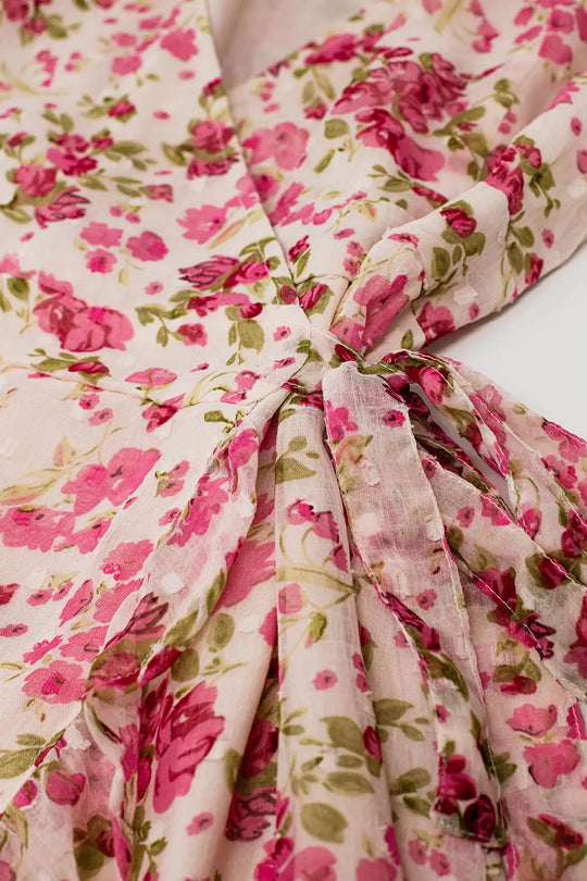 Robe portefeuille courte Plumetti à imprimé floral rose - Vestidos