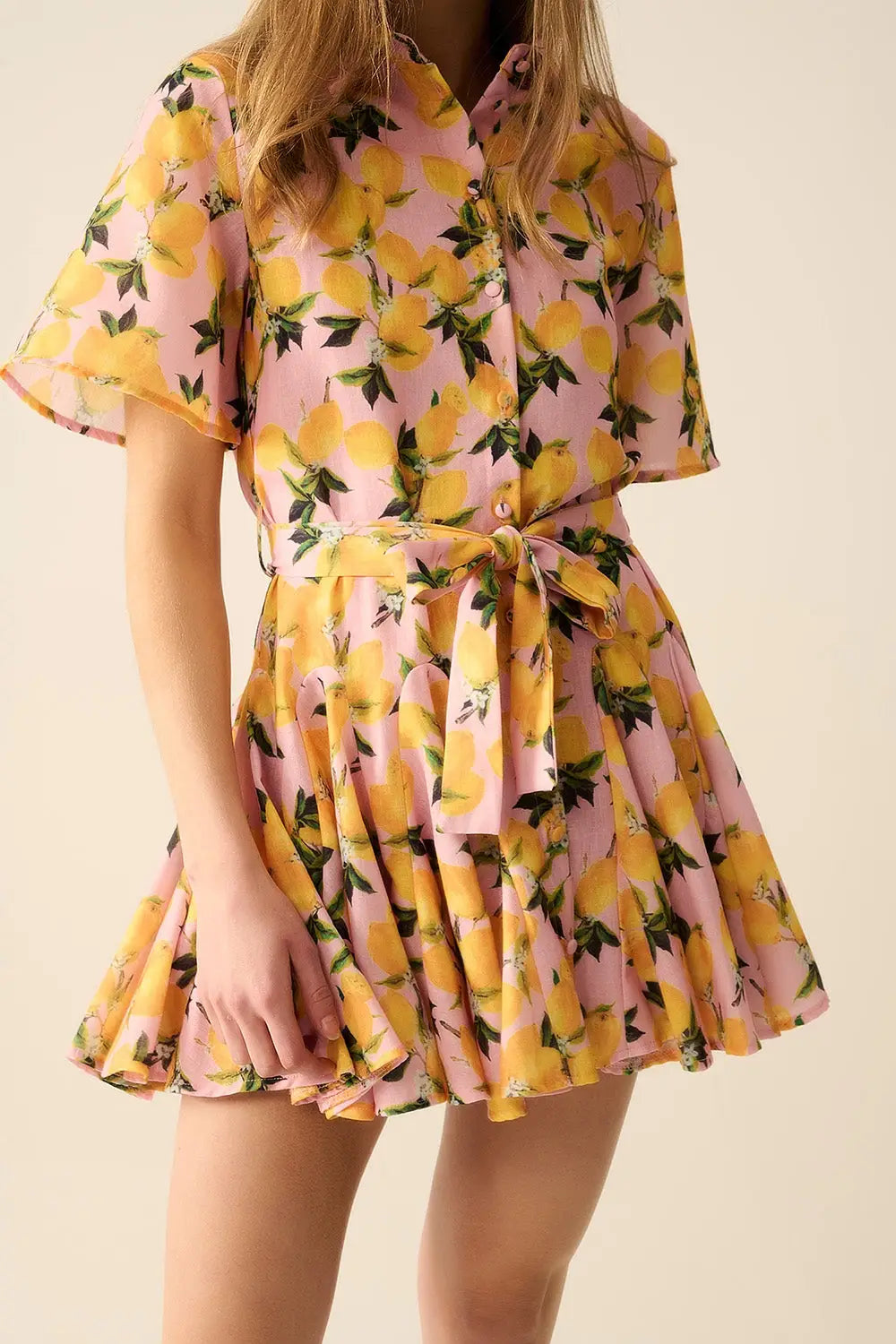 Robe romantique avec ceinture imprimé citron et manches courtes en rose - Vestidos