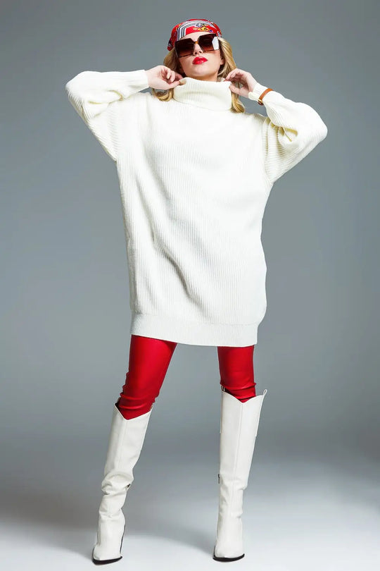 Robe surdimensionné en maille côtelée à col roulé en crème - Vestidos