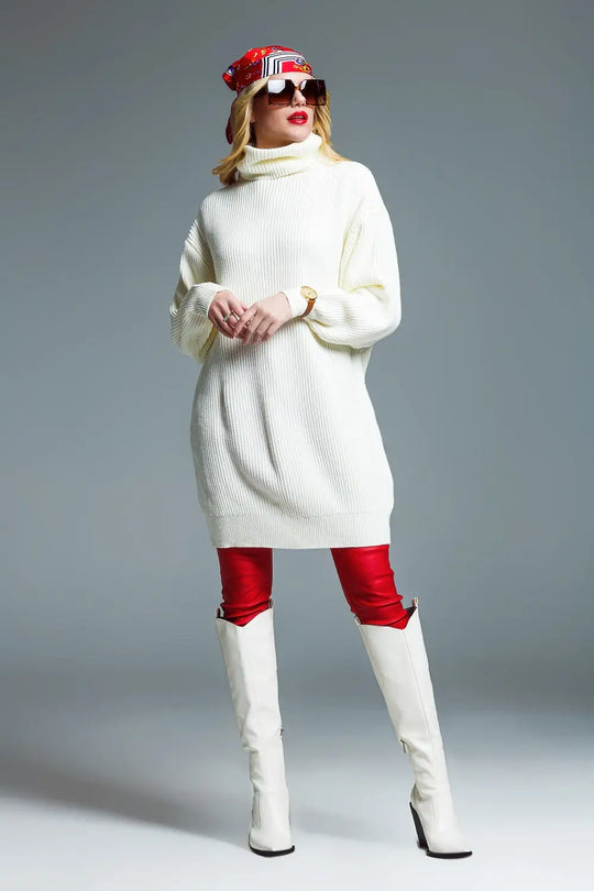 Robe surdimensionné en maille côtelée à col roulé en crème - Vestidos