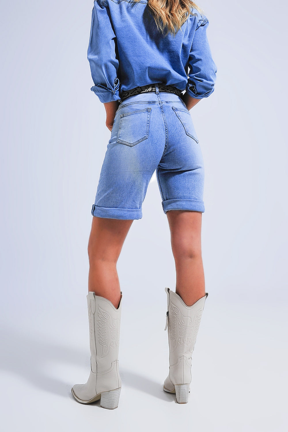 Roll hem denim short in mid blue