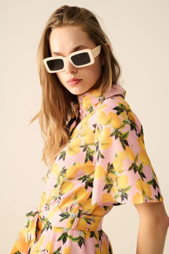 Romantic dress with waistband and lemon print and short sleeves in Pink - Dresses