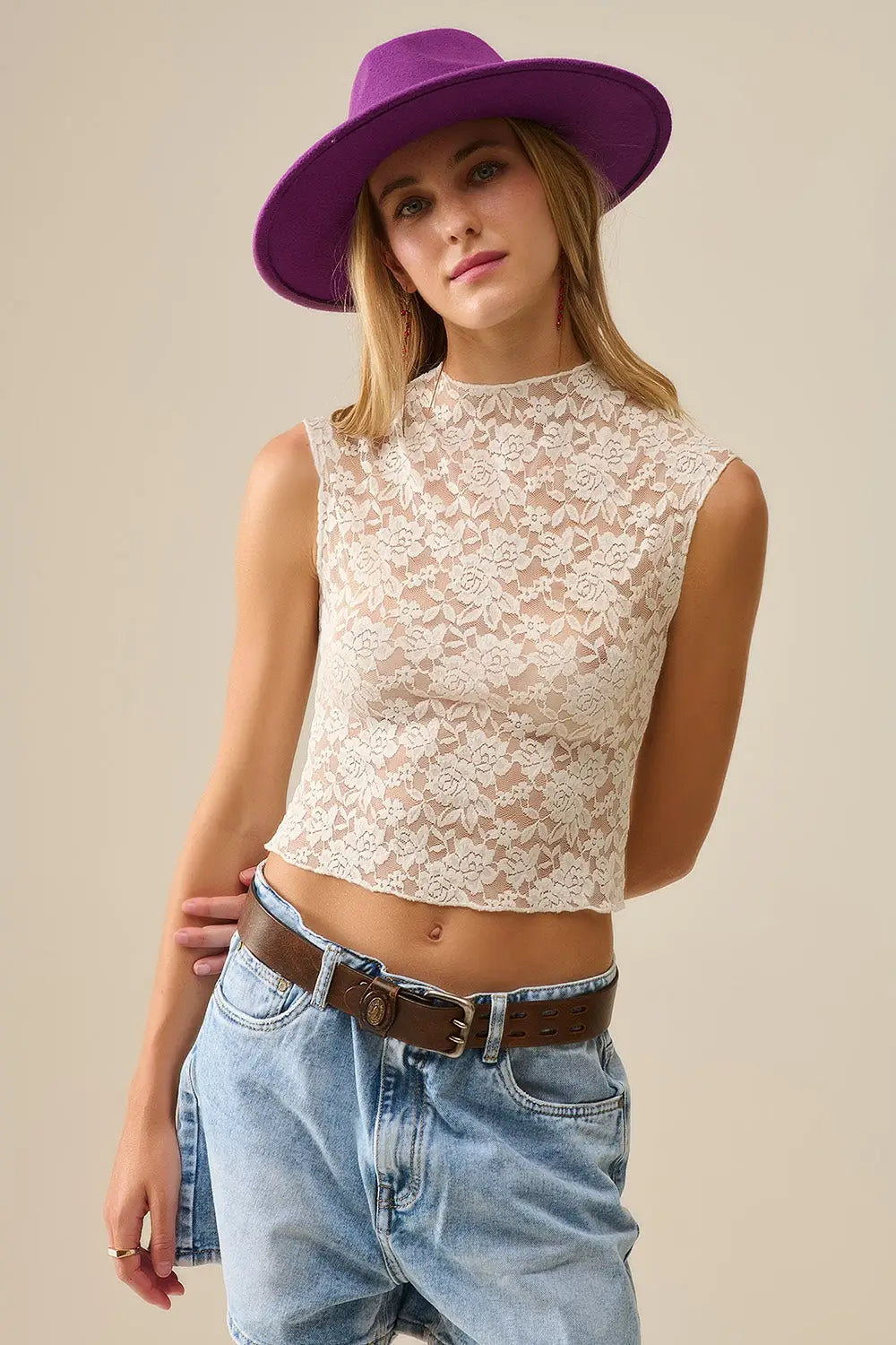 Q2 Romantic Lace T-shirt With Sleeveless in White