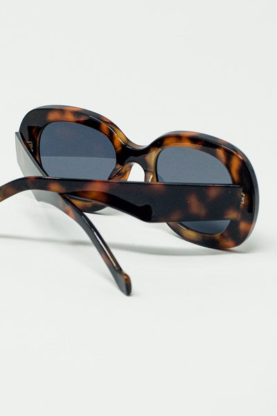 round polarized sunglasses with dark lenses