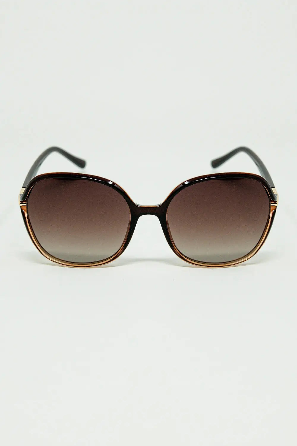Q2 Round sunglasses in caramel color with gold metal detail