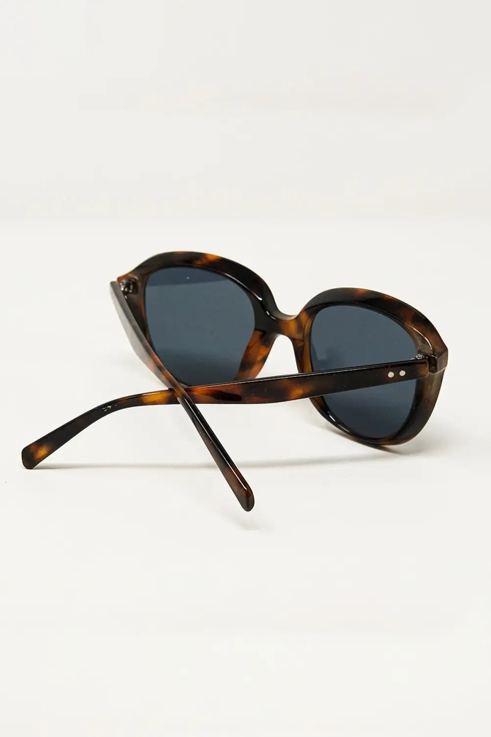 Round Sunglasses In Dark Tortoise Shell - One Size / Brown