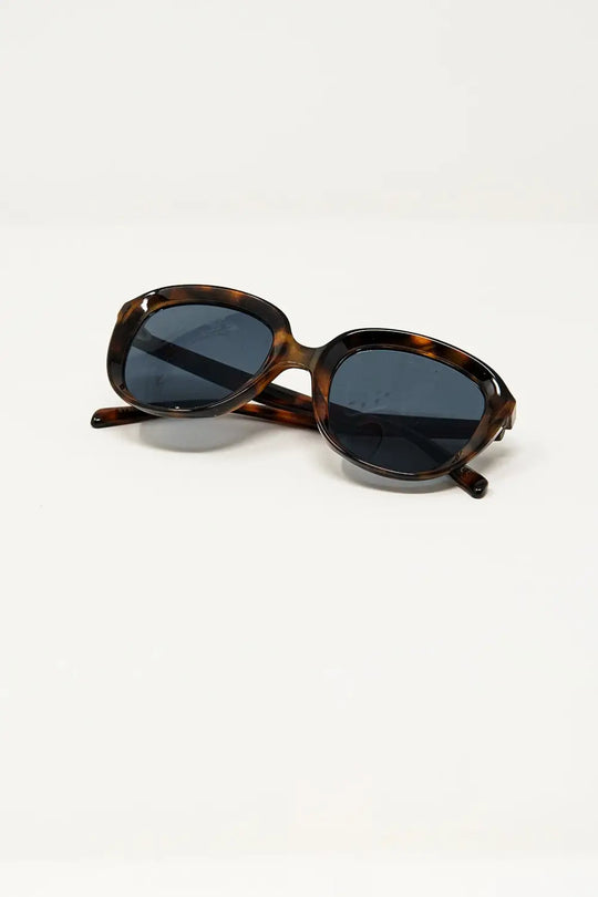 Round Sunglasses In Dark Tortoise Shell - One Size / Brown