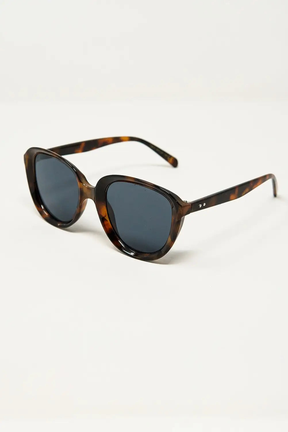 Round Sunglasses In Dark Tortoise Shell - One Size / Brown