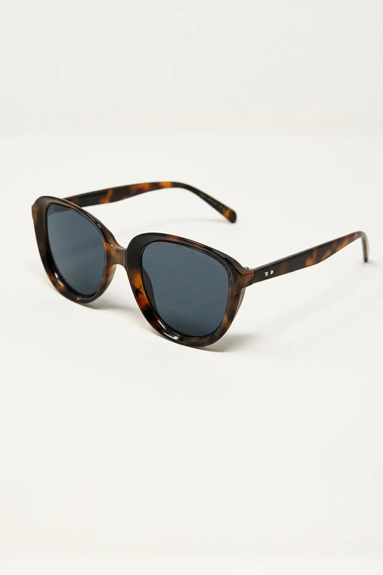 Round Sunglasses In Dark Tortoise Shell - One Size / Brown
