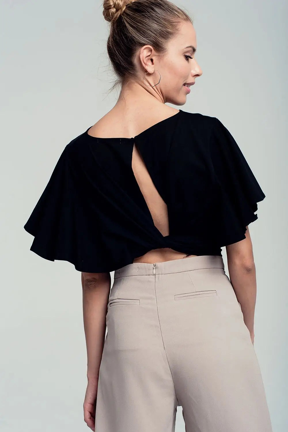 Ruffled sleeves black crop top with open back and bow detail - Shirts