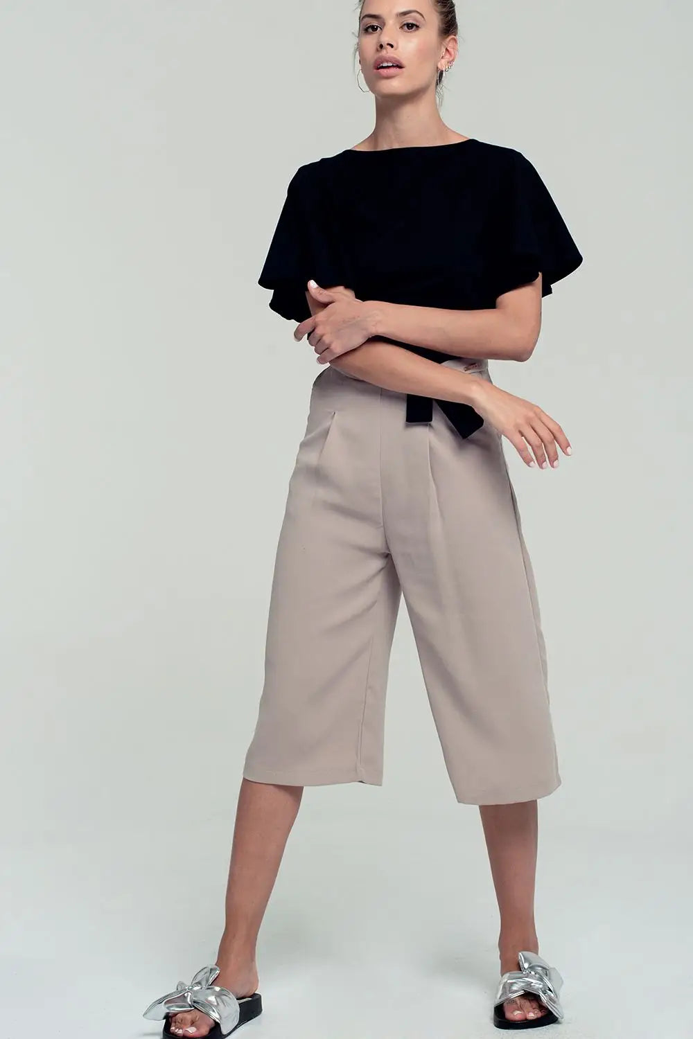 Ruffled sleeves black crop top with open back and bow detail - Shirts