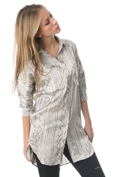 Q2 Satin longline shirt in grey abstract print