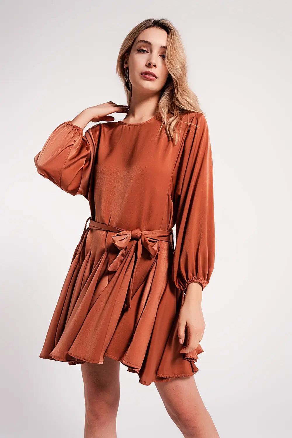 Satin mini dress with belt in orange - Dresses