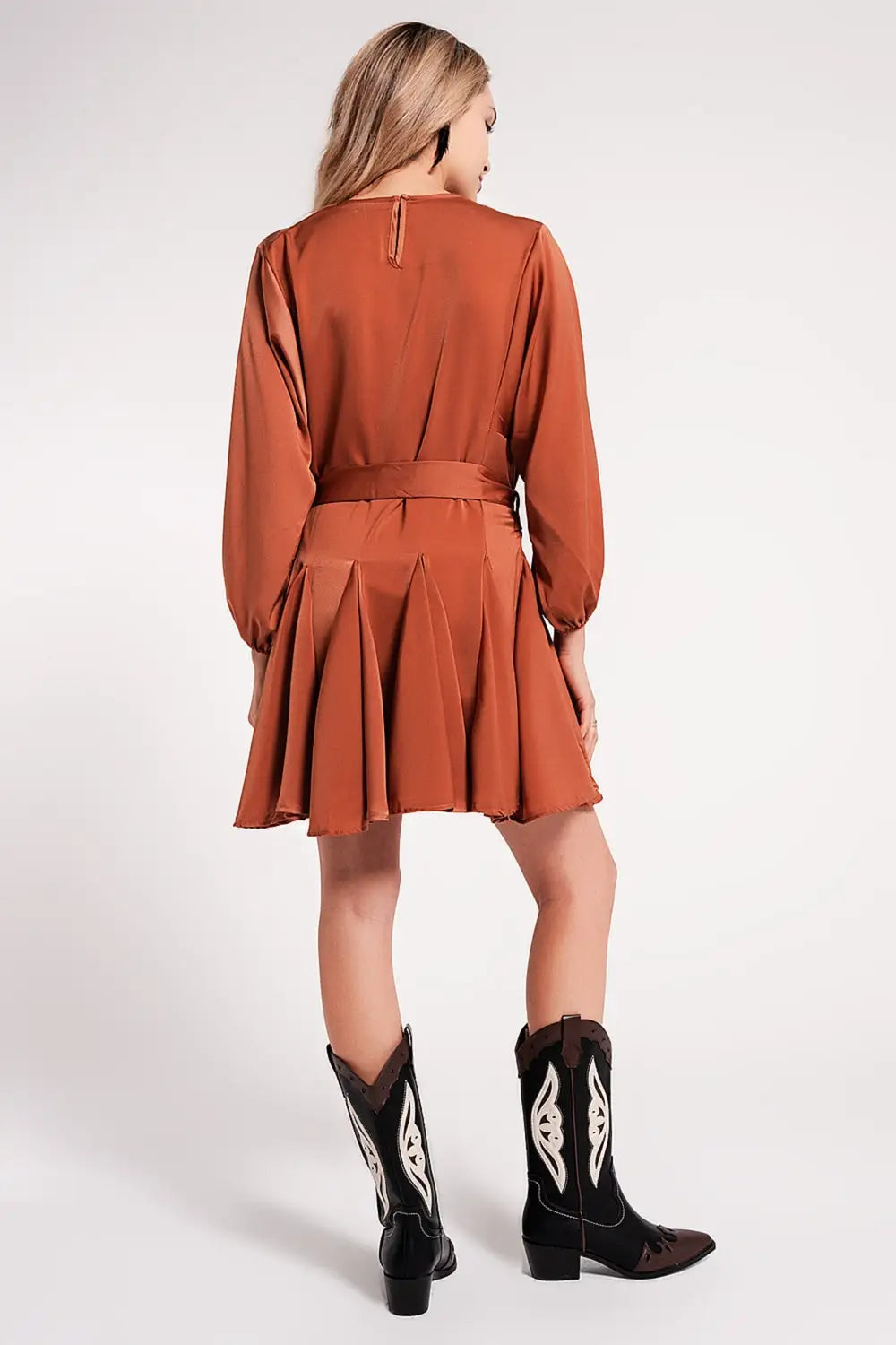 Satin mini dress with belt in orange - Dresses