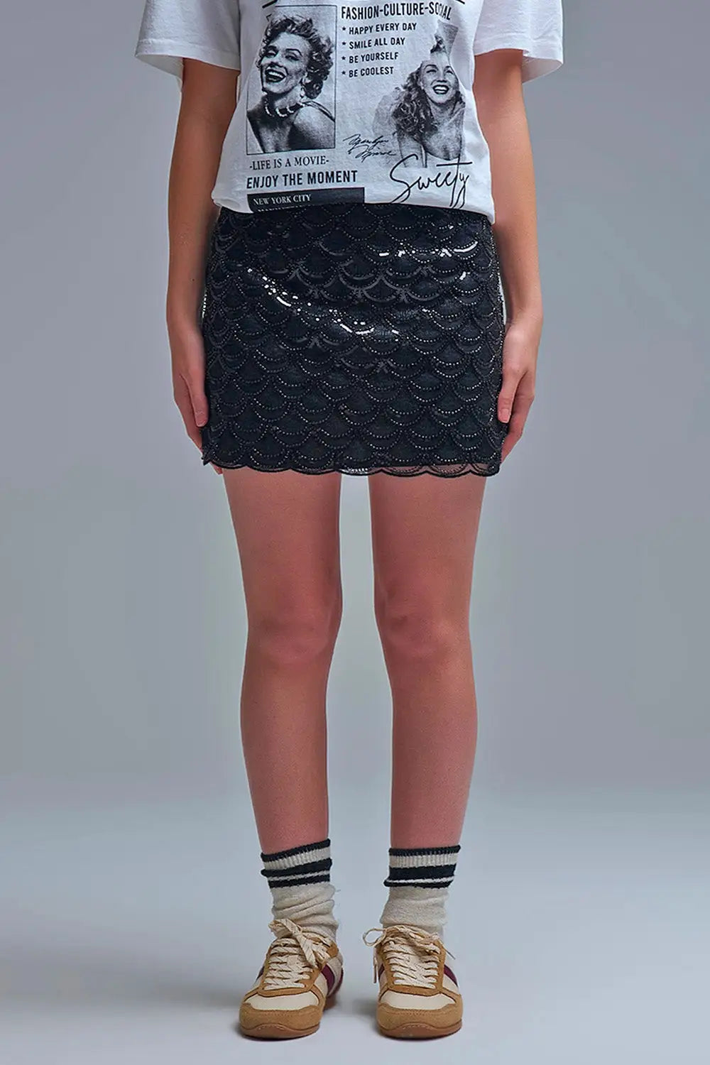 Q2 Scalloped Sequin Mini Skirt in Black