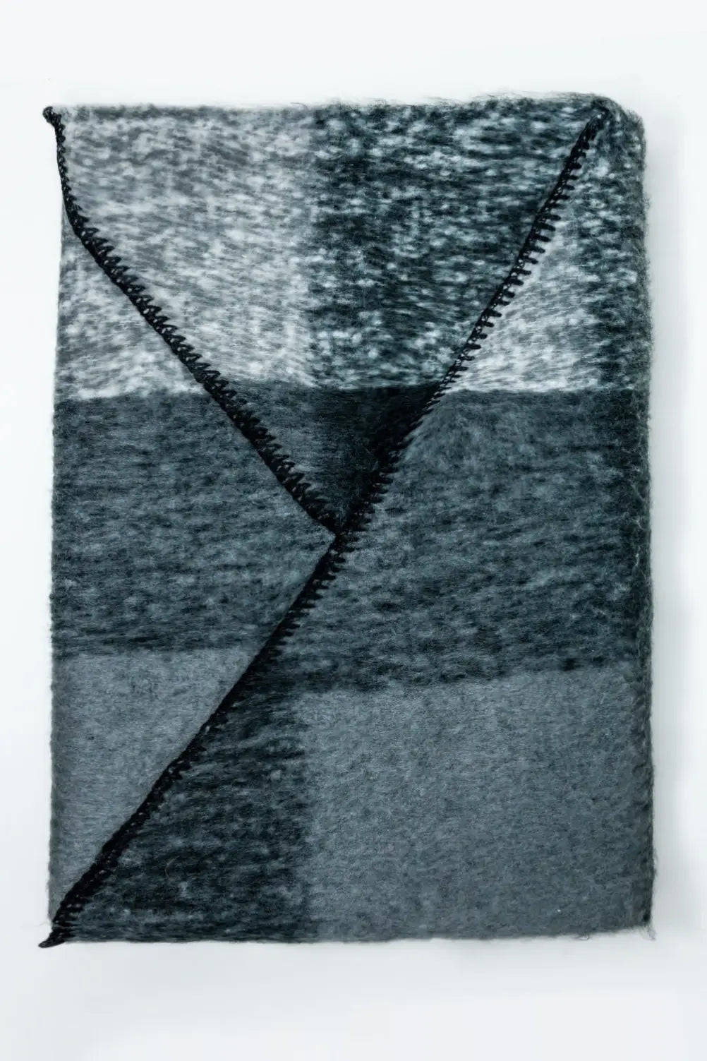 Q2 Scarf in black and white