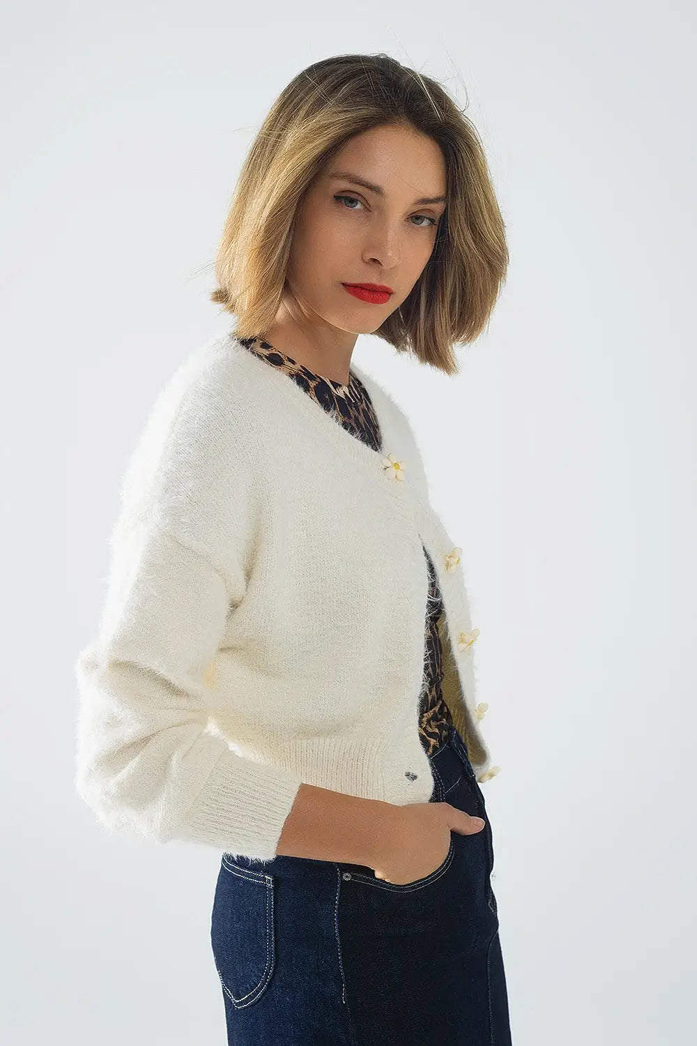 Short and fluffy cream cardigan with flower buttons - One Size / Beige - Sweaters