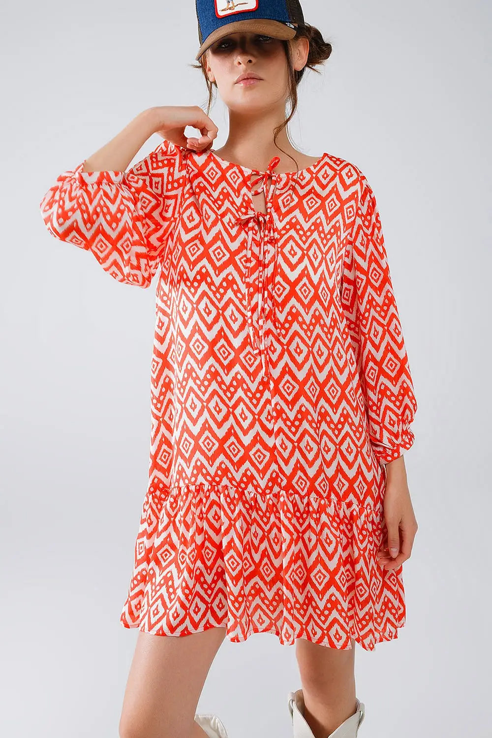 Short Dress With Tie At The Front Details in Ethnic Red Print - Dresses