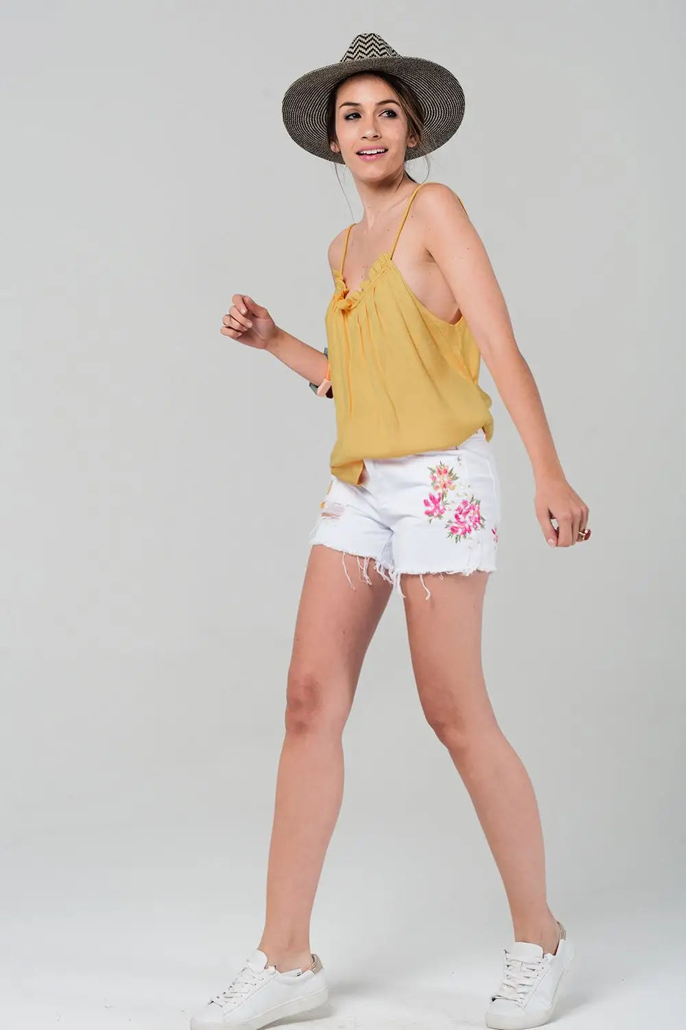 Short en denim blanc avec broderie fleurs - Pantalons