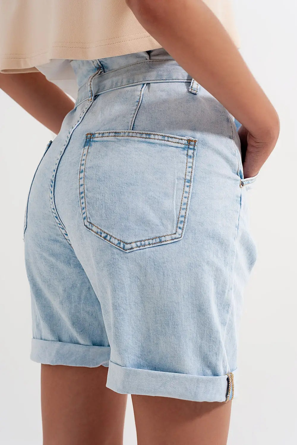 Short en denim délavé bleu clair avec lien à la taille - Pantalons