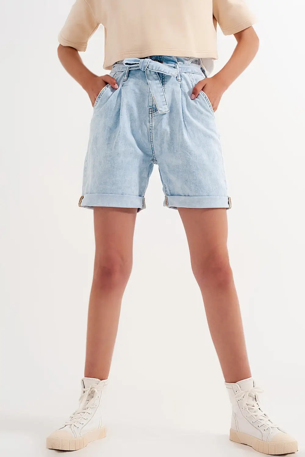 Short en denim délavé bleu clair avec lien à la taille - Pantalons
