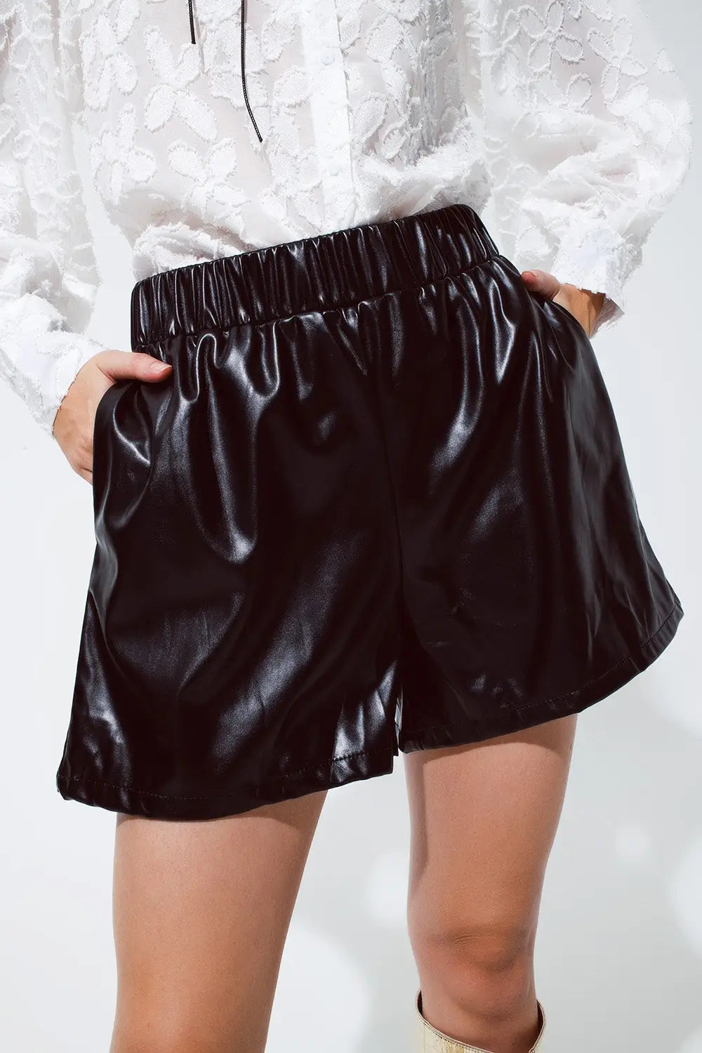 Short en simili cuir noir - Pantalons