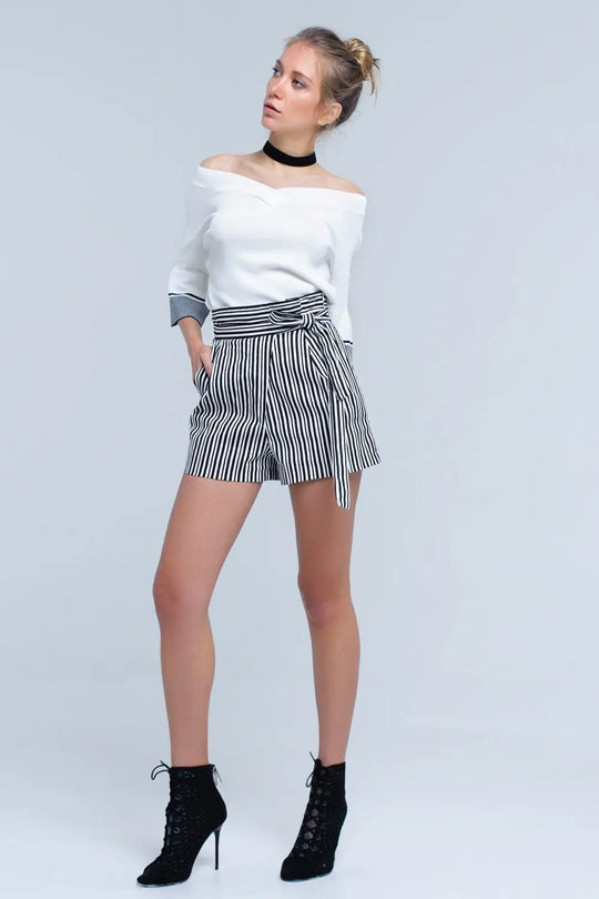 Short rayé noir avec taille haute - Pantalons