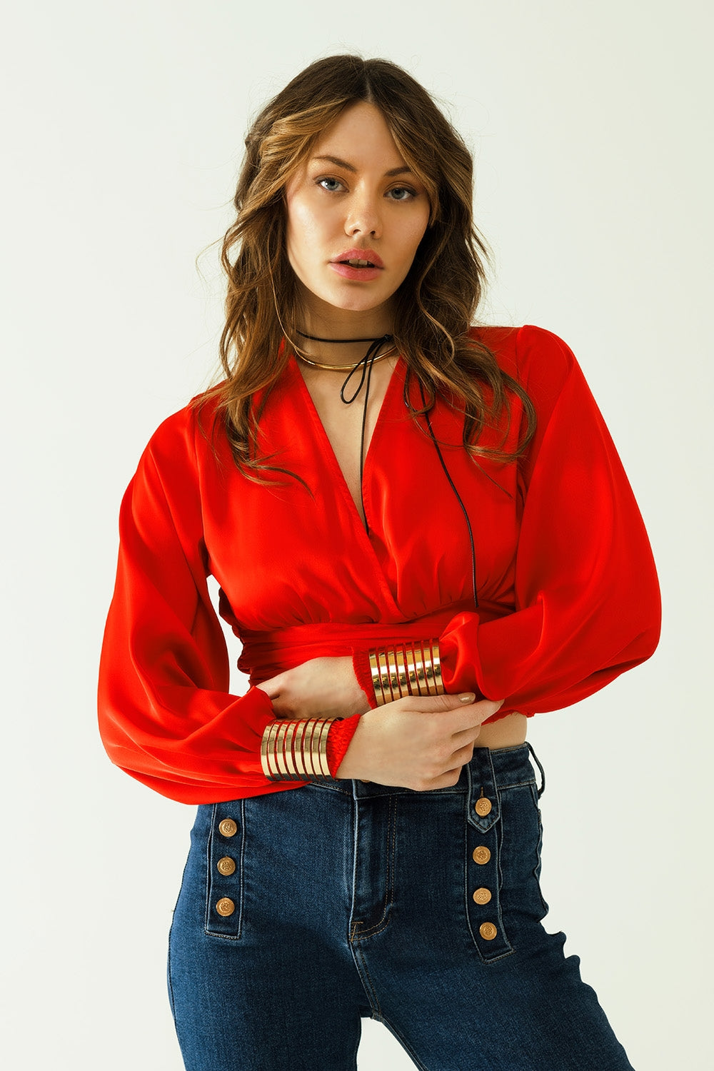 Short red crop top with long and wide sleeves