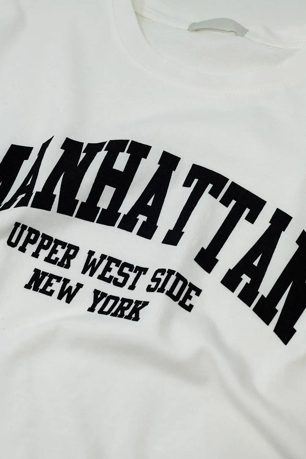 Short Sleeve T-shirt With Graphic Text Manhattan In White - One Size / White - Tops