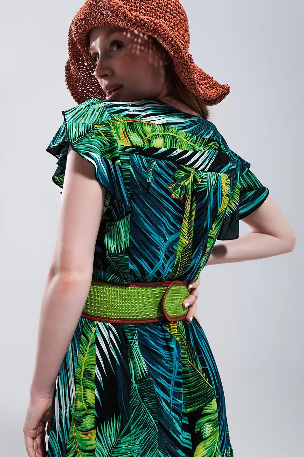 Short sleeve tiered midi dress in tropical print - Dresses