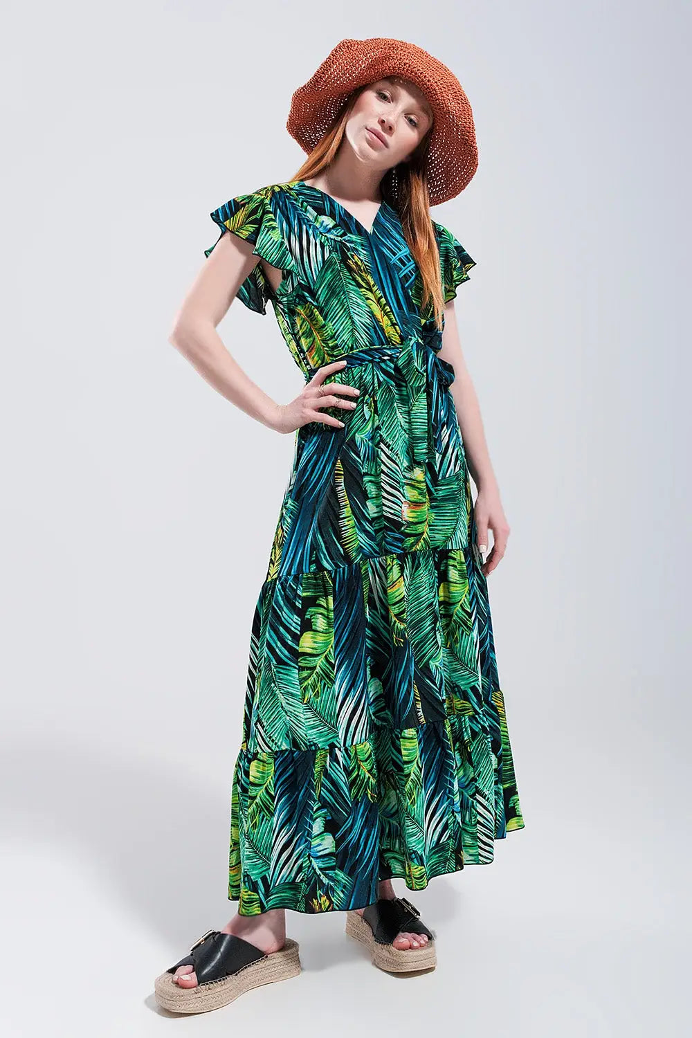 Short sleeve tiered midi dress in tropical print - Dresses