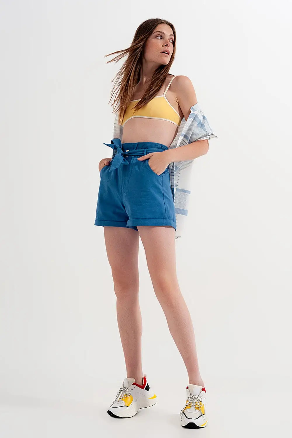 Shorts with belted waist in blue - Pants