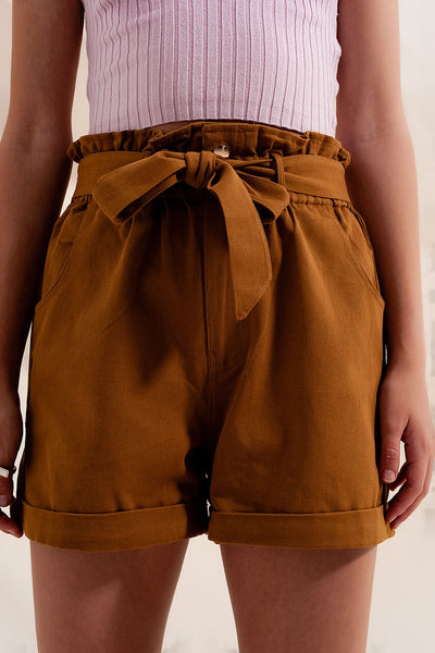 Shorts with belted waist in camel