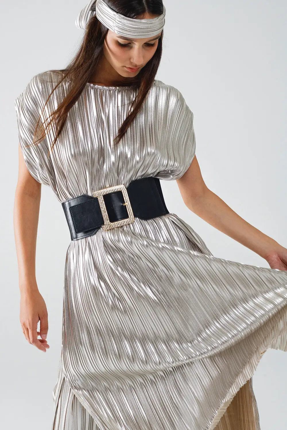 Silver Pleated Dress With Belt And Short Sleeves - Dresses