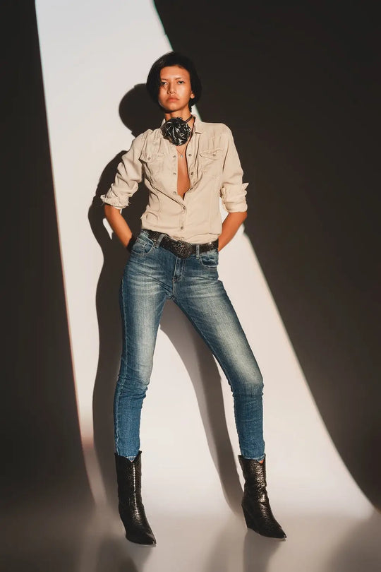 Q2 Skinny jeans in distressed blue