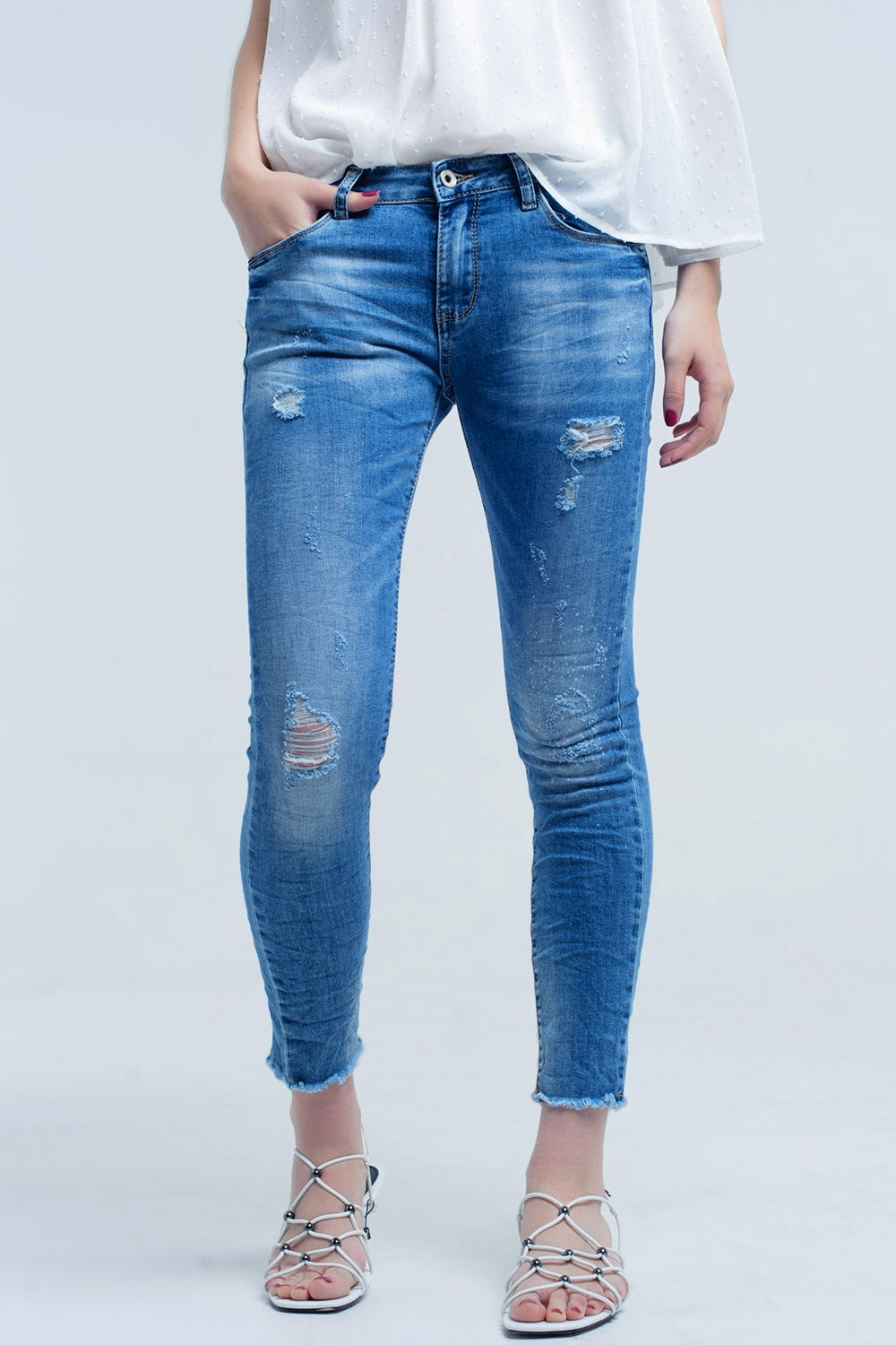 Skinny jeans in medium wash with rips