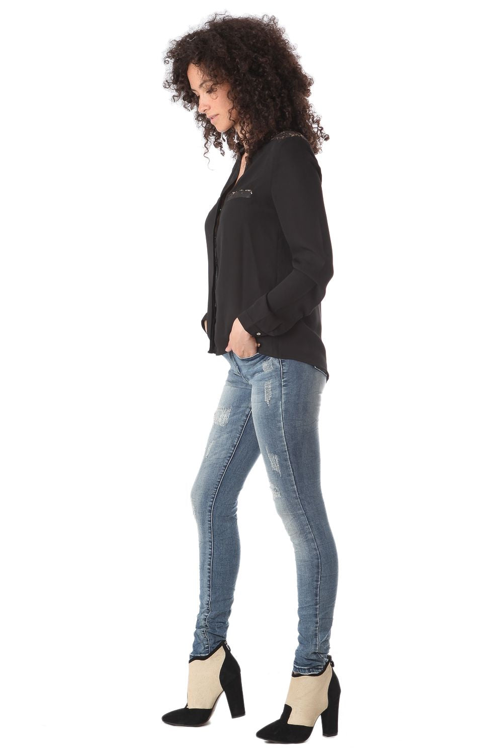 Skinny jeans in mid-blue wash with light fading