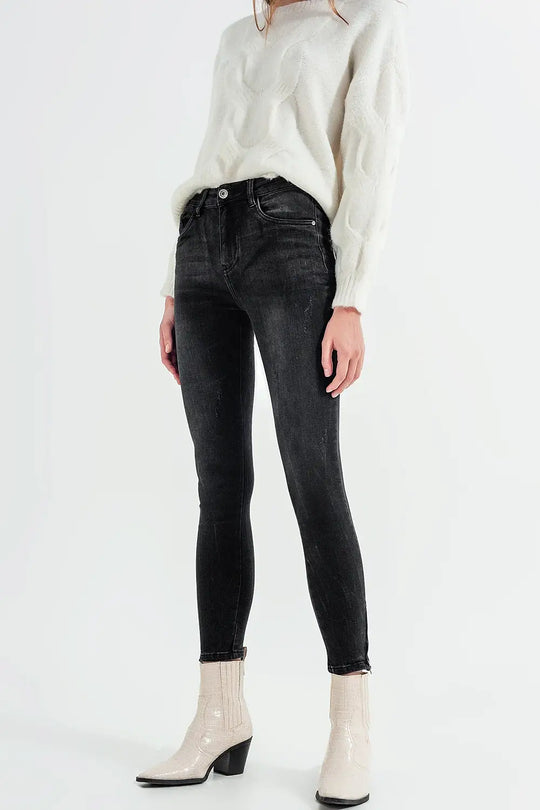 Q2 Skinny jeans with ankle zip in black wash