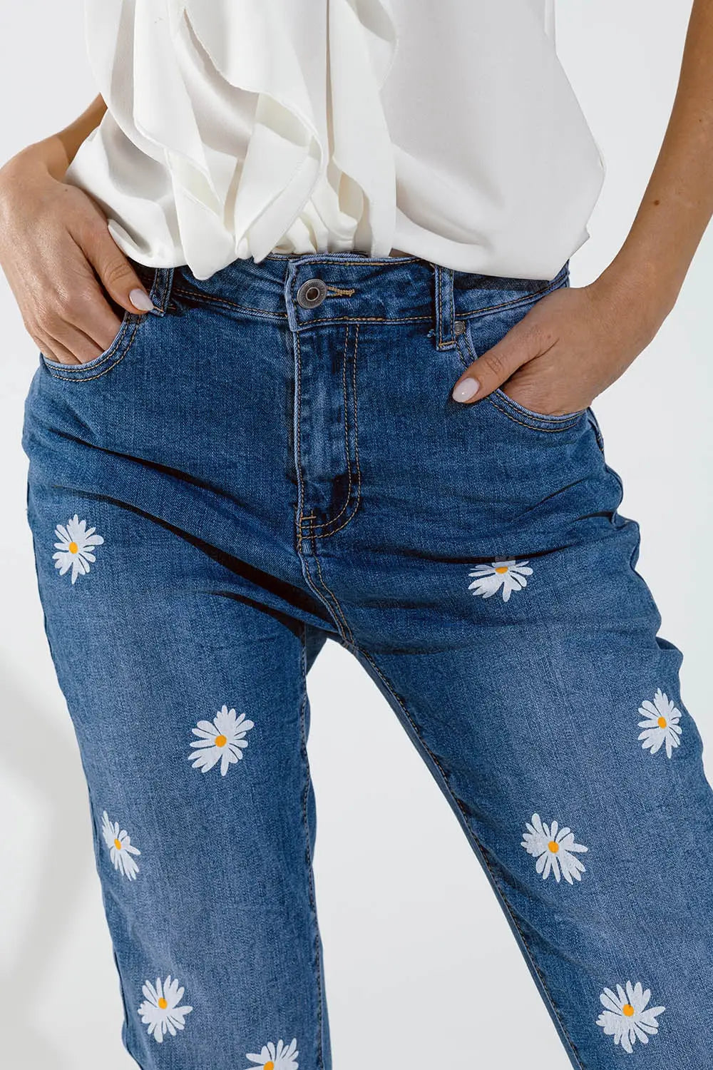 Skinny Jeans With Printed White Daisys In Mid Wash - Jeans