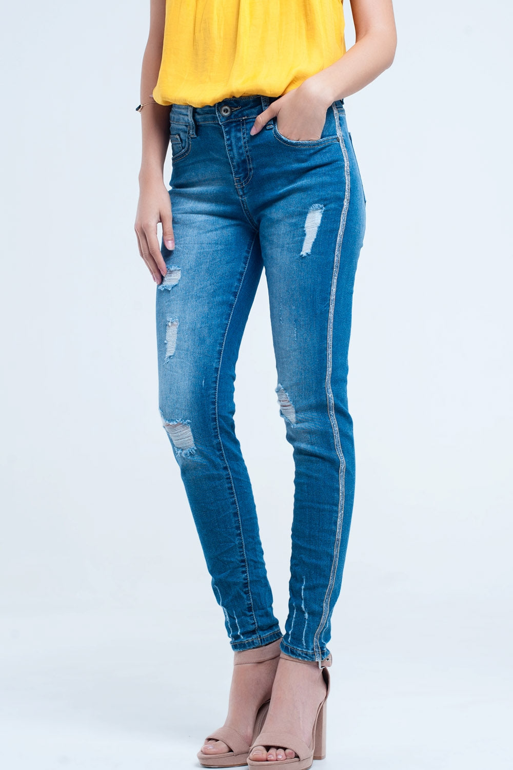 Skinny jeans with rips and glitter line