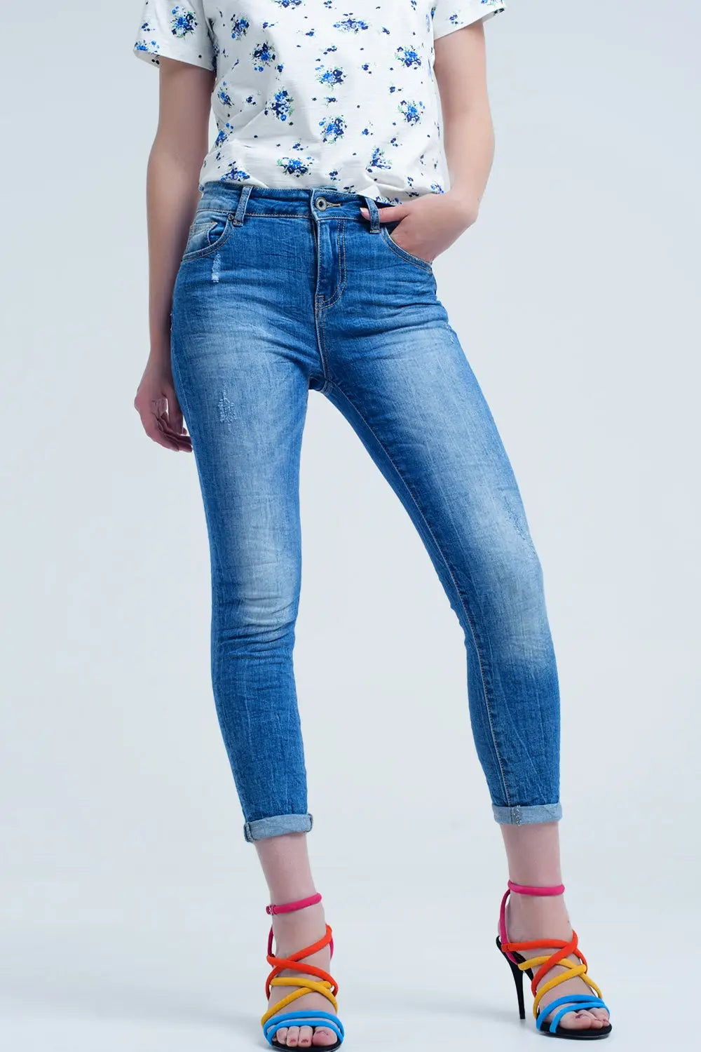 Q2 skinny jeans with worn color and wrinkles