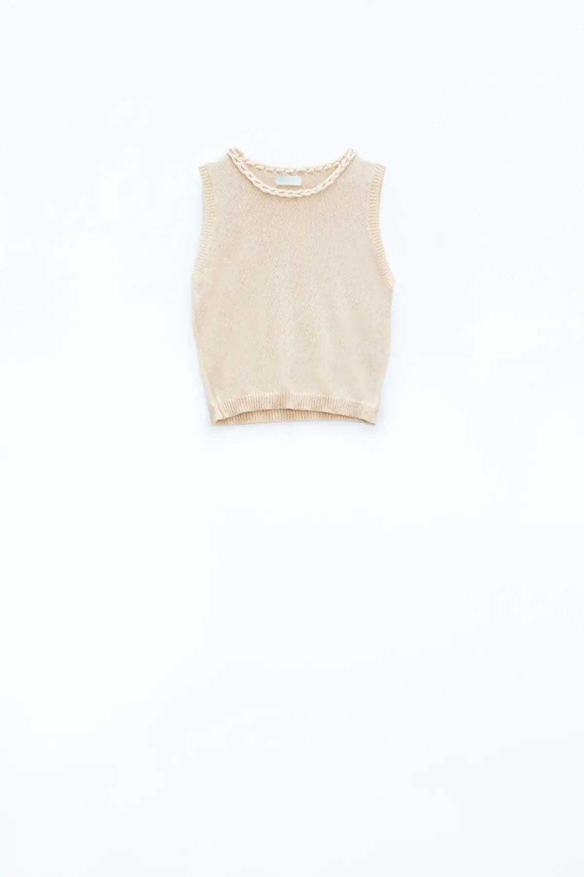 Q2 Sleeveless beige Sweater With Crew Neckline And Braid Detail At Neckline