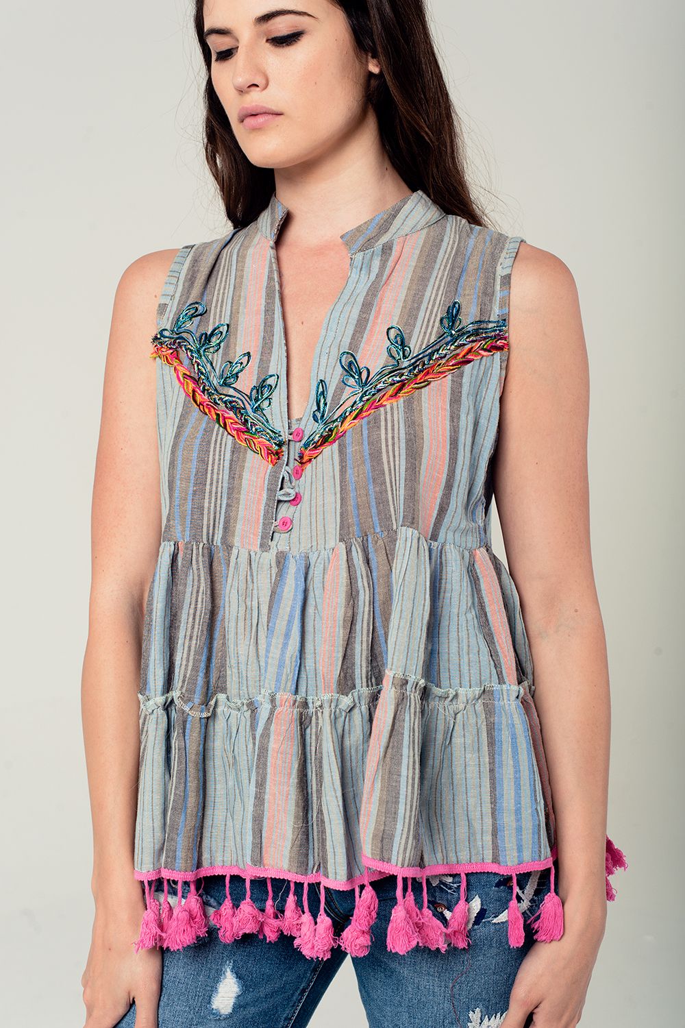 Q2 Sleeveless blouse with tassels and embroidery in grey