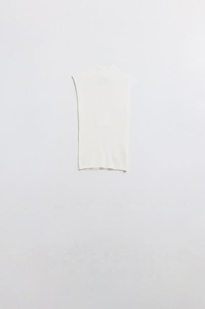 Sleeveless fine knit wool sweater in ecru