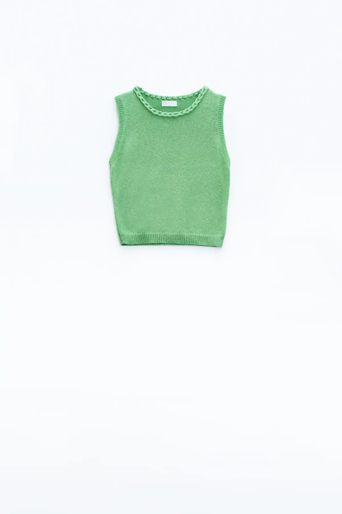 Q2 Sleeveless Green Sweater With Crew Neckline And Braid Detail At Neckline
