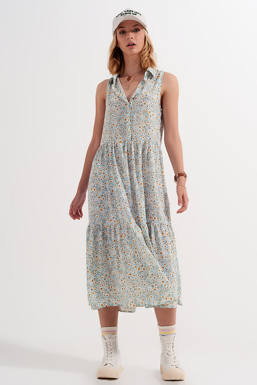 Sleeveless shirt dress in blue floral print