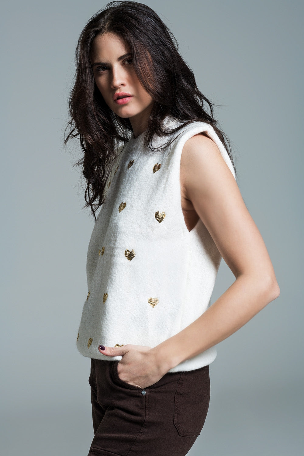 Sleeveless sweater in white with silver sequin hearts