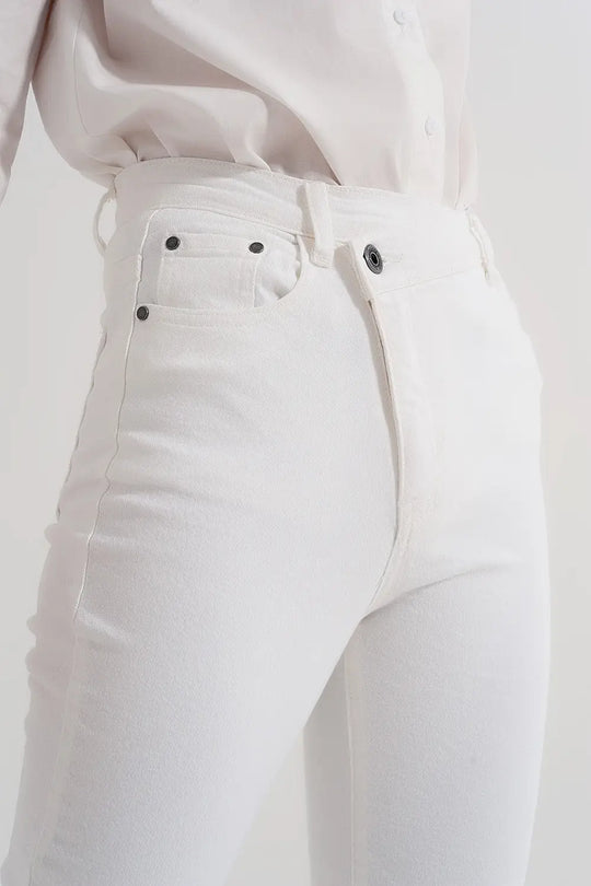 Slim jeans with asymmetric button in cream - Jeans